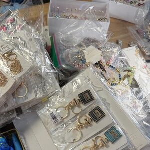 Lots of Inspiried fashion Jewlary